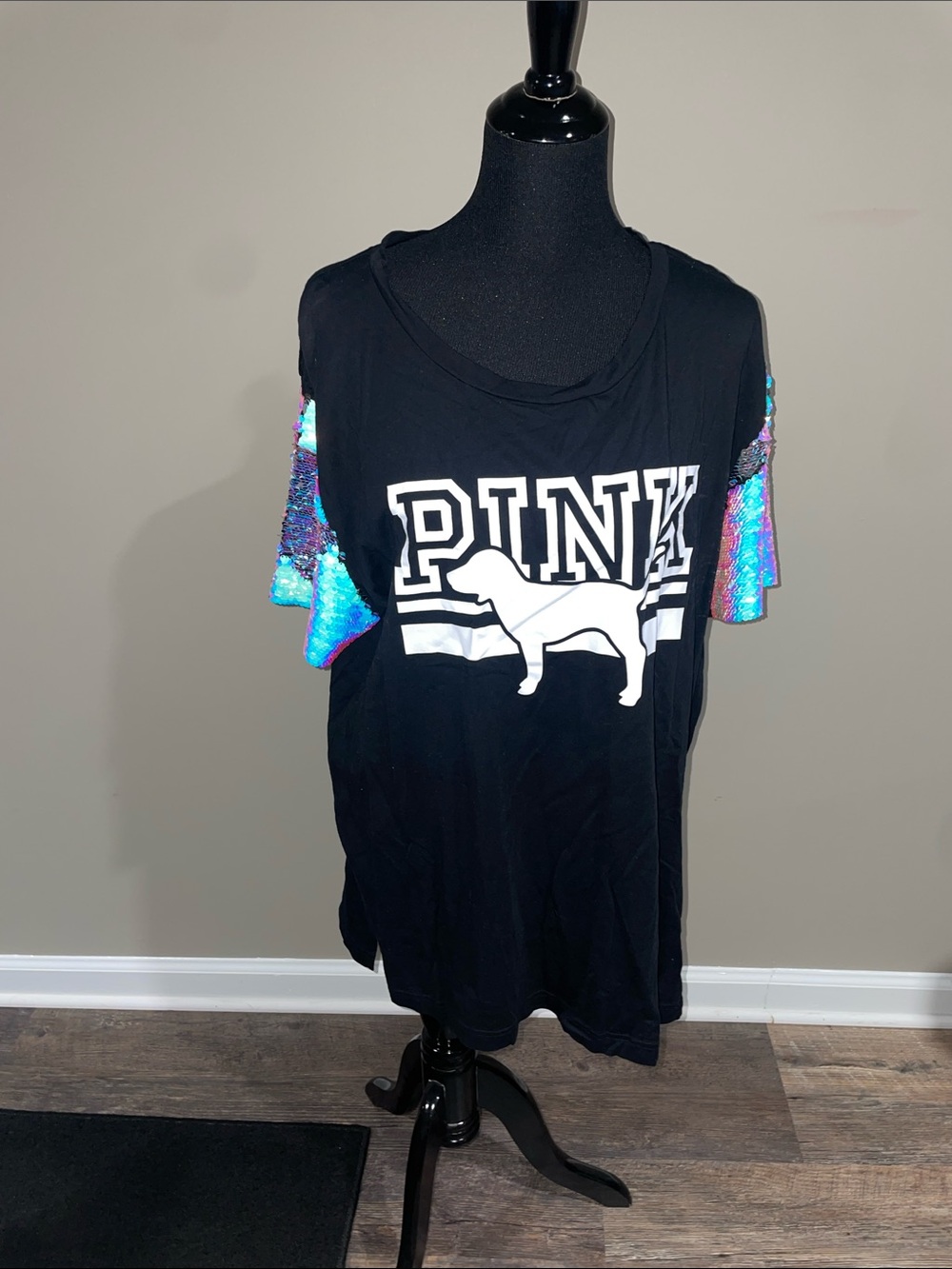 SET! PINK Victoria's Secret Black Graphic Tee with Iridescent Sequin yoga pants - Picture 5 of 8